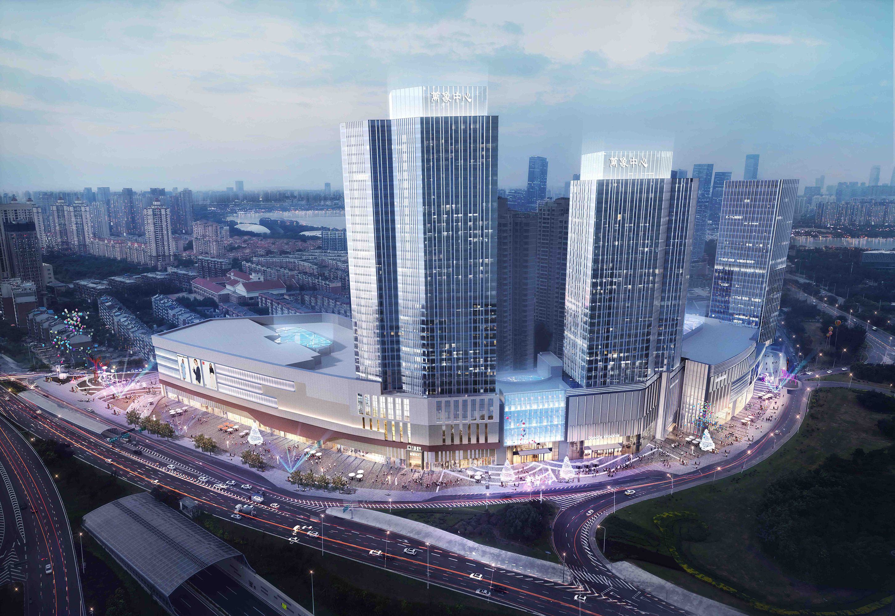 现代购物中心内部多层结构，透明玻璃天窗顶棚和扶梯连接各楼层。